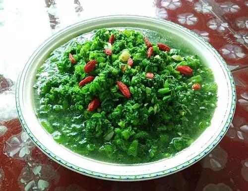 菜農(nóng)種植無需噴農(nóng)藥的蔬菜，不僅栽培簡單、而且效益高